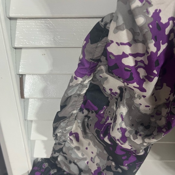 Women’s Calvin Klein large quick dry performance jacket $22 - Picture 5 of 9